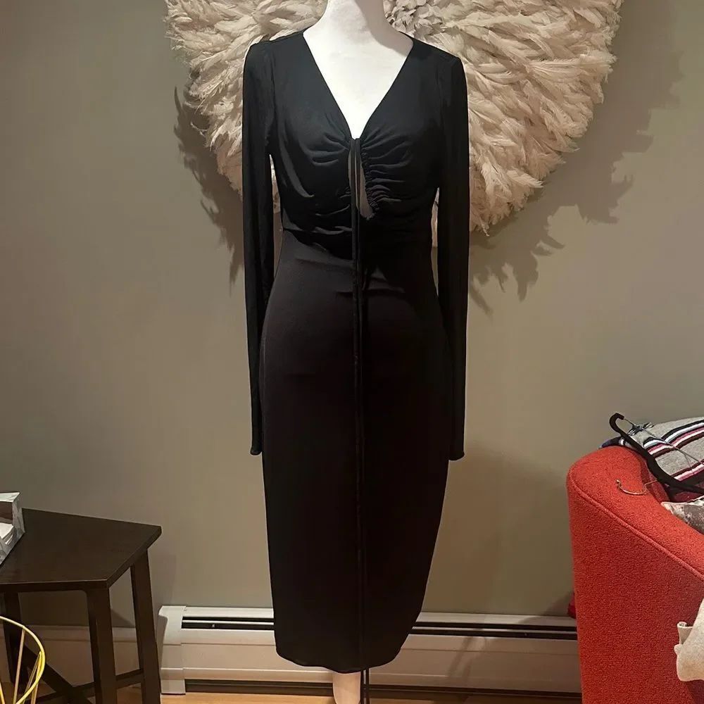 Halston Elegant Black Long Sleeve Dress